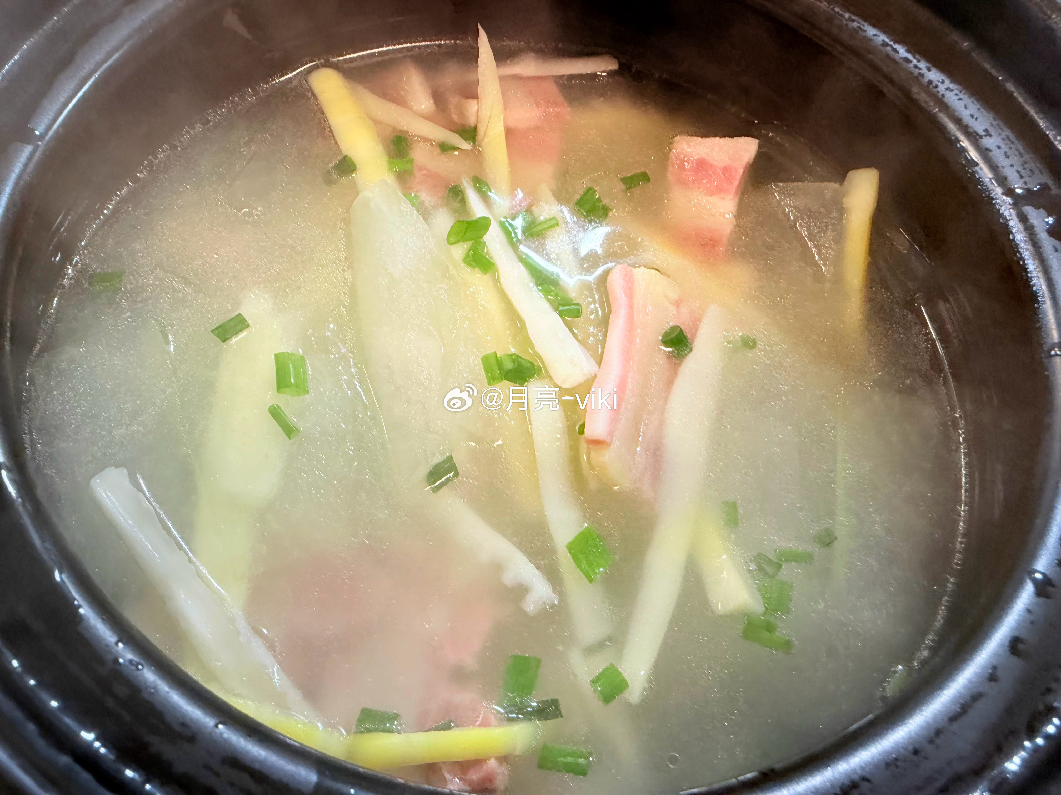今日宵夜：葱油南瓜、葱香虾球、咸肉扁尖冬瓜汤今天梅酱黄瓜奈斯，🥢，开动，早点休