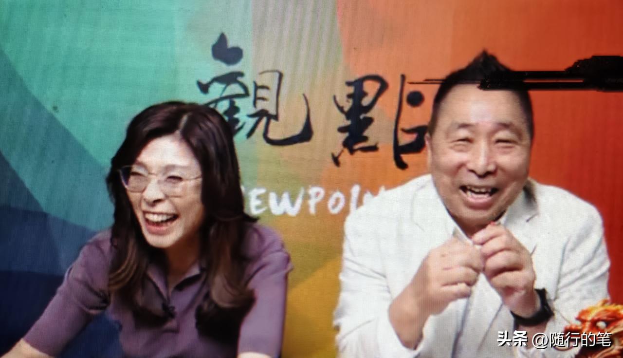 唐湘龙今天专访郑丽文，对郑丽文大加赞赏。

唐湘龙当着郑丽文的面说：郑丽文是国民