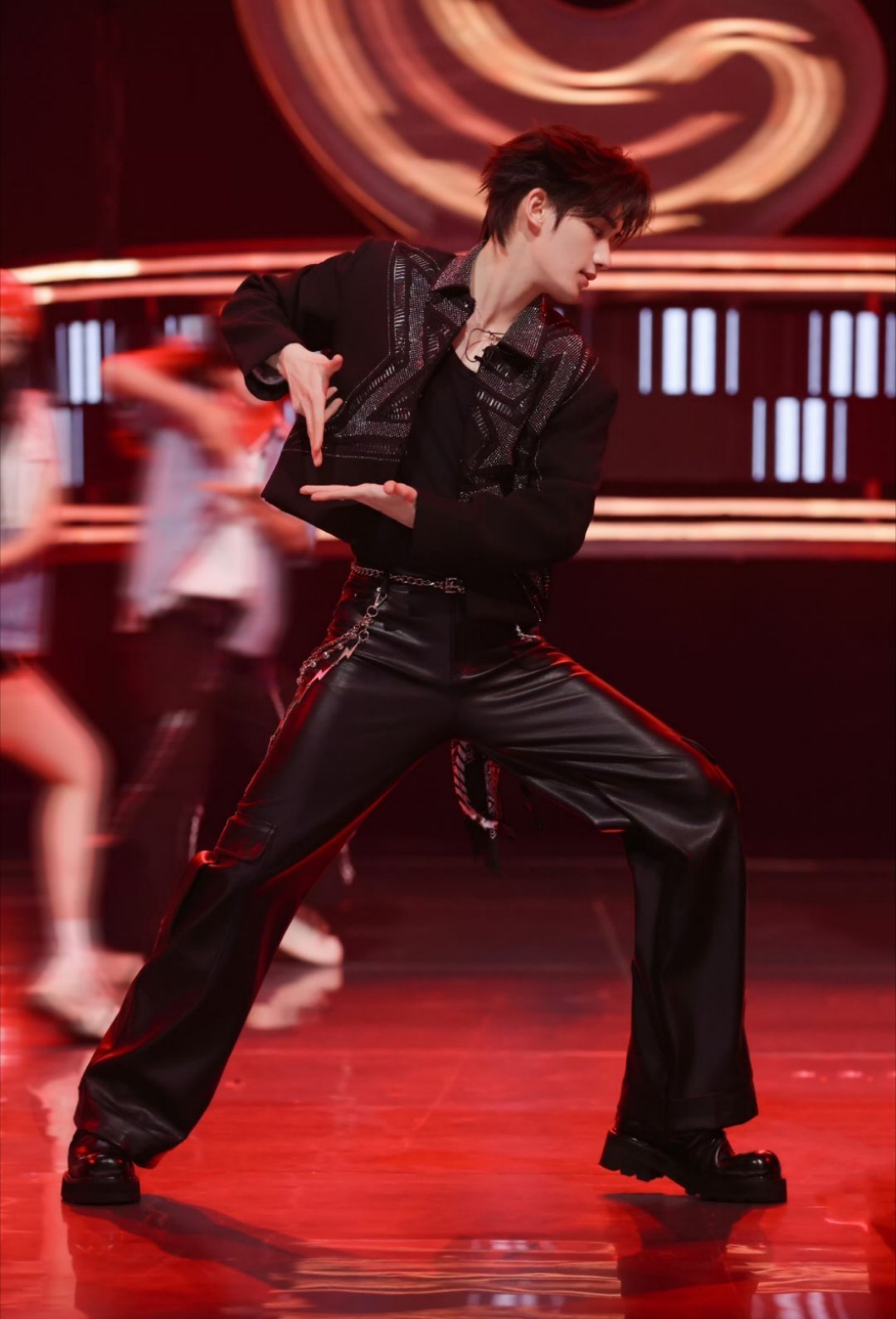 丁程鑫今晚的好六不见不散！我们会一直陪着你的！期待你的演唱会