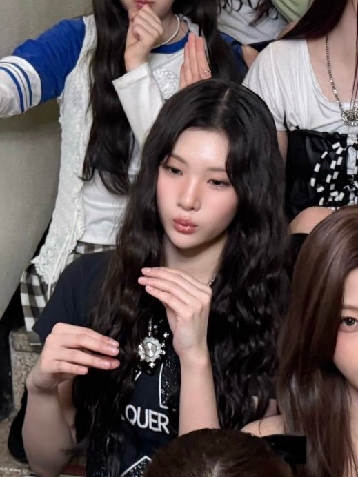她真就是个爱搞点小怪的小孩子啊啊啊啊 ​​​