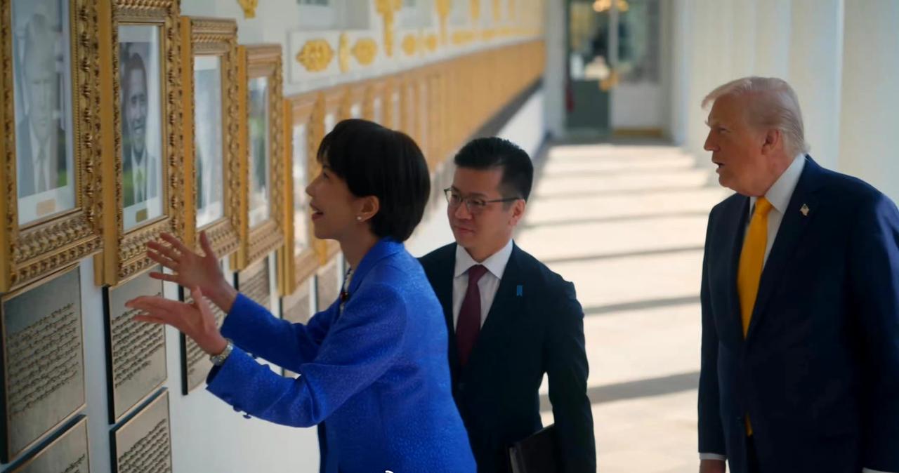 特朗普带高市早苗参观总统星光大道

高市看到特朗普肖像非常激动，随后看到拜登的“