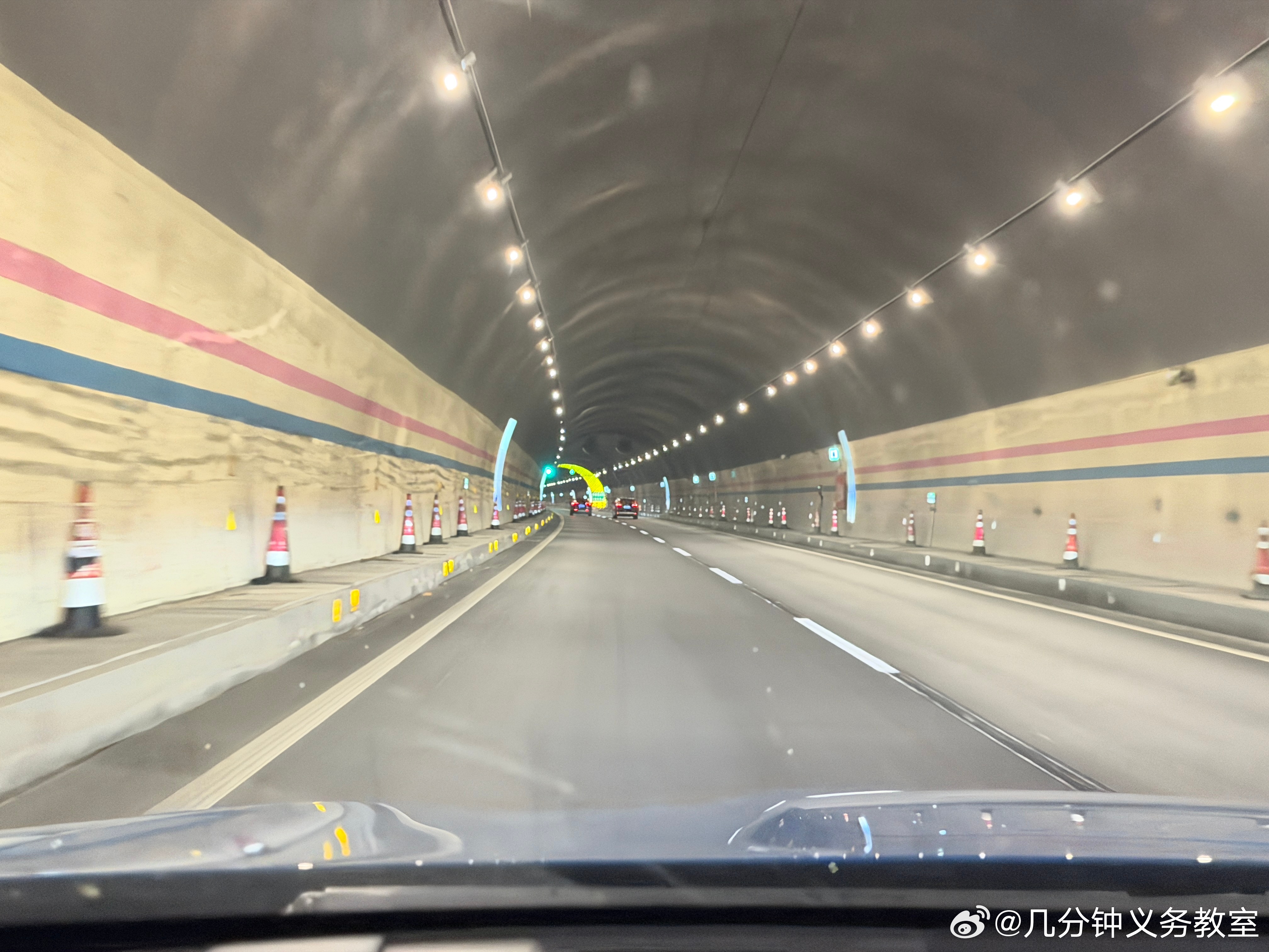 从赣州到周口，开了1000公里，爽！！！第一次遇到隧道里是虚线可以变道，效率特别