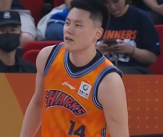 上海久事主场再现疯狂一幕……

在上海久事主场99:87战胜广东东阳光的比赛中发