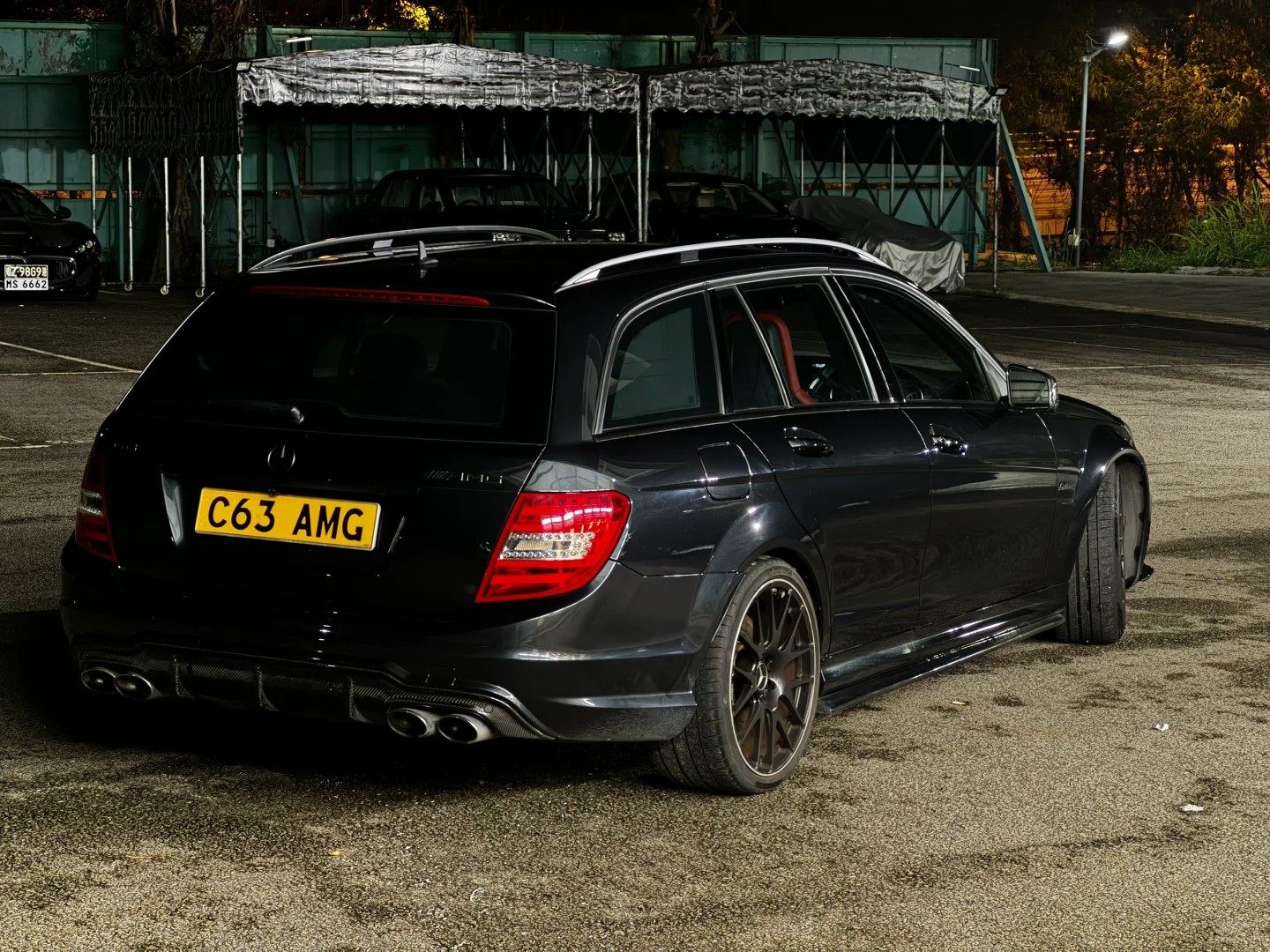 旅行车里的油老虎…