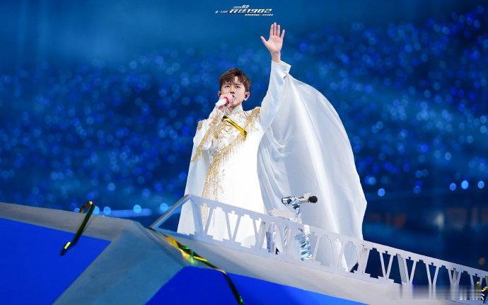 张杰张杰唱了三十秒我学了三年表面轻松背后全是实力！张杰《轻舟》三十秒吟唱行云流水