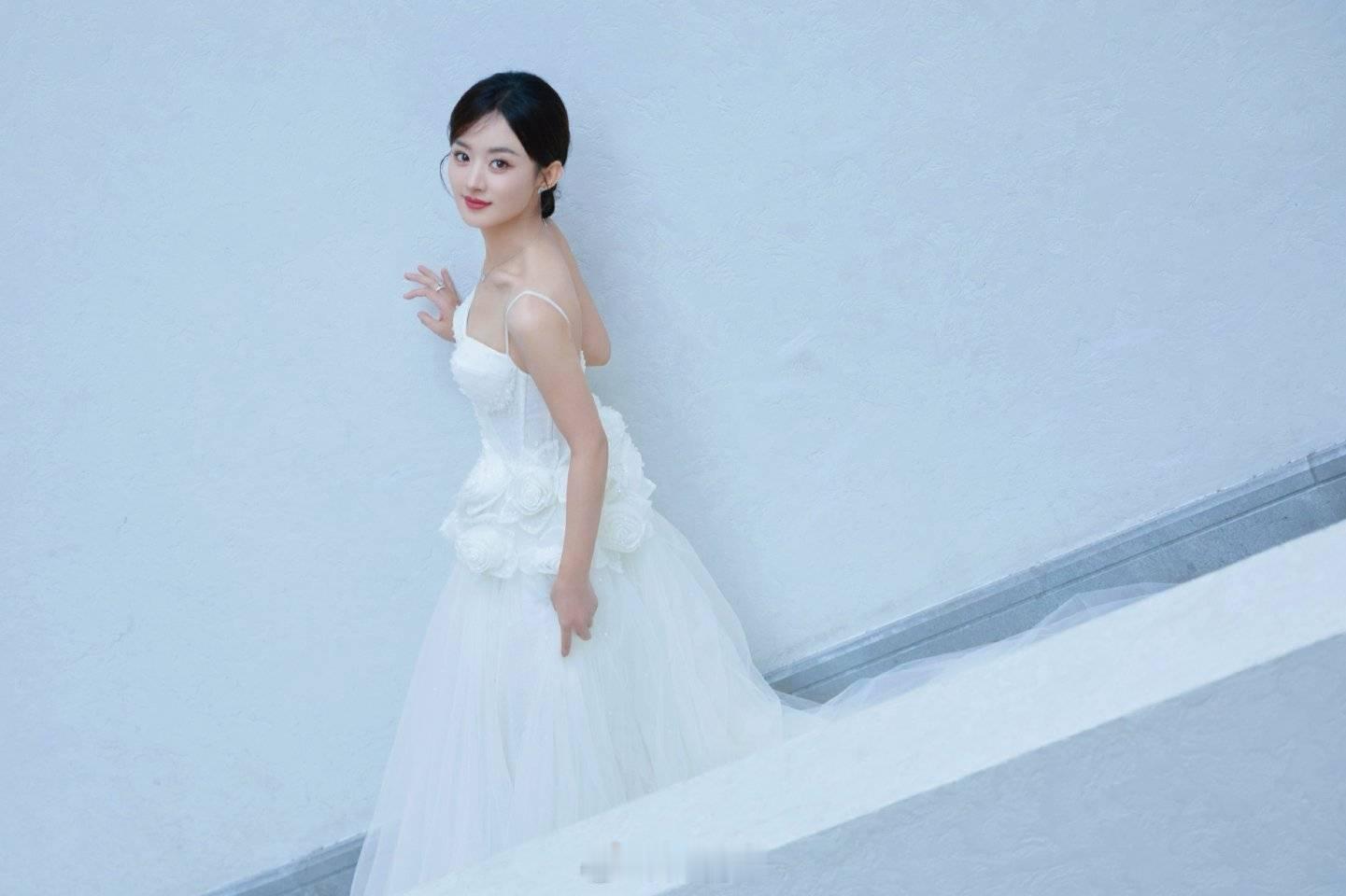 赵丽颖赵丽颖李秋萍 zly 赵丽颖小城大事“不管发生什么，我都会笑着去面对，因为