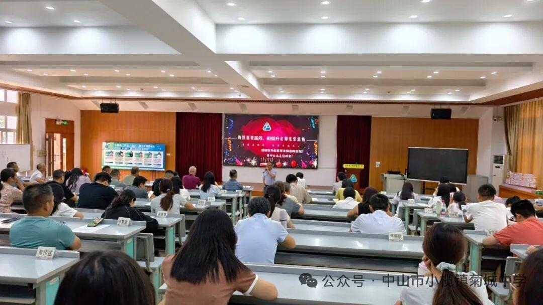 广东小榄镇菊城中学，7月10日举行孟丹老师、阳福升老师荣休仪式，​郑景强老师、李