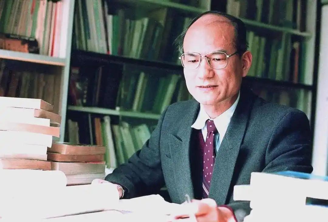 在中华大地的科技星河中，总有一些名字如恒星般耀眼，他们不仅照亮了前行的道路，更以