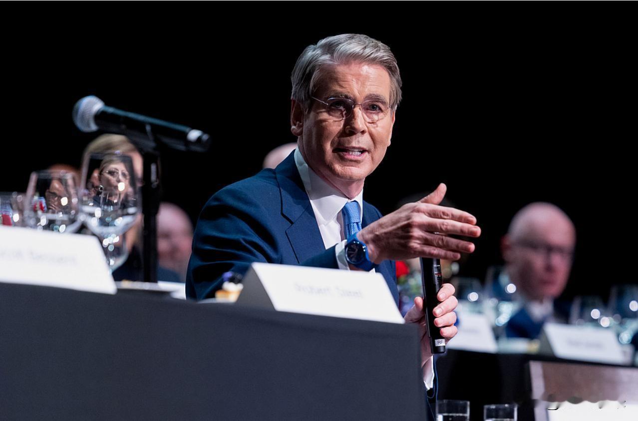 美国对伊朗进行军事和经济全方位打压！

美国财长贝森特在2026年7月31日戴维