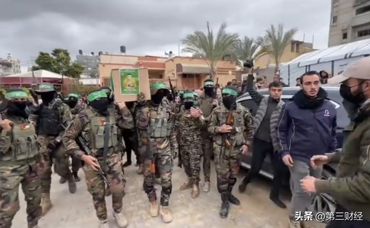 也门胡塞武装考虑封锁曼德海峡

 也门胡塞武装政治局成员穆罕默德·布海提，在20