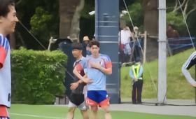 日本国脚铃木唯人面对骨折伤势，展现出积极的恢复态度和对世界杯的强烈渴望。他自信能