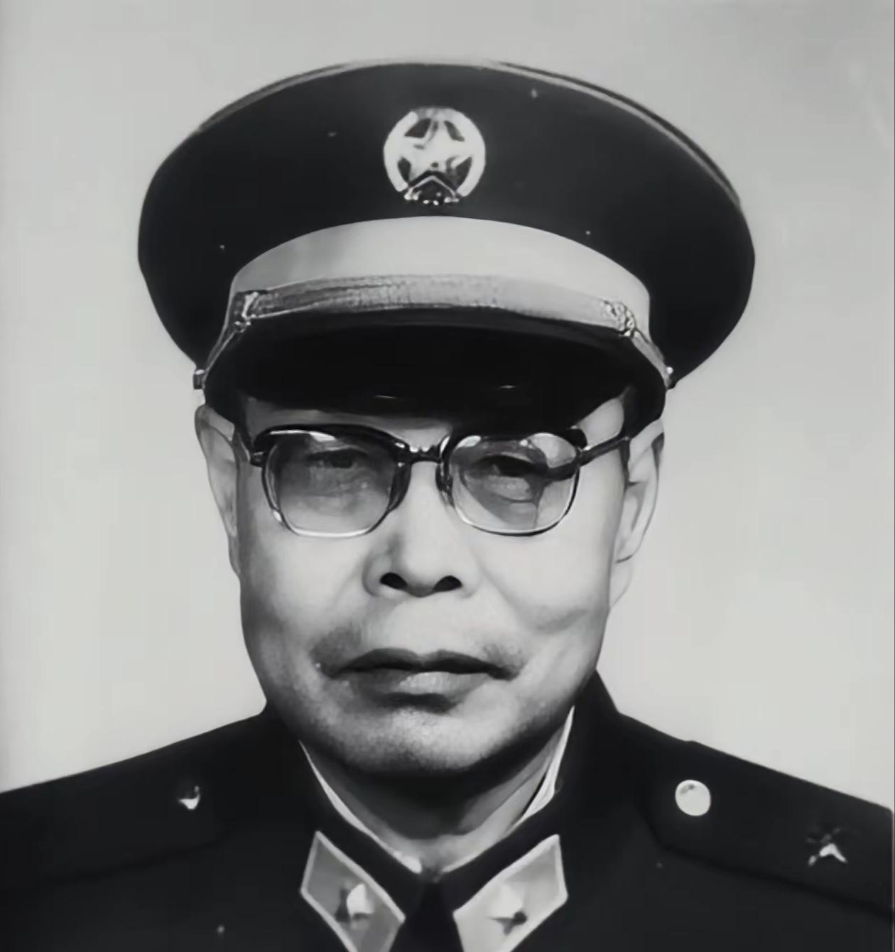 1953年，抗美援朝刚回国的师长王扶之，十八年没踏进家门。他嫌公车太张扬，自己扛