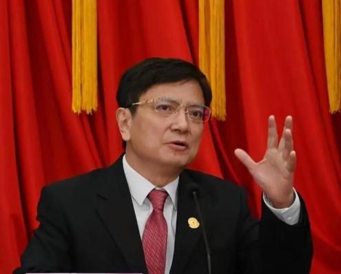 郑强说：“凡是儿子不回来的地方，你买5套房子都没用。儿子跟你两个还有点感情，当你