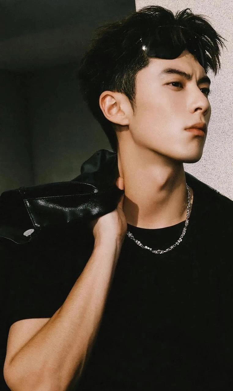 王鹤棣是一个形容词  在王鹤棣的身上，真的是看到了一种帅气的感觉了呀，而且每一次
