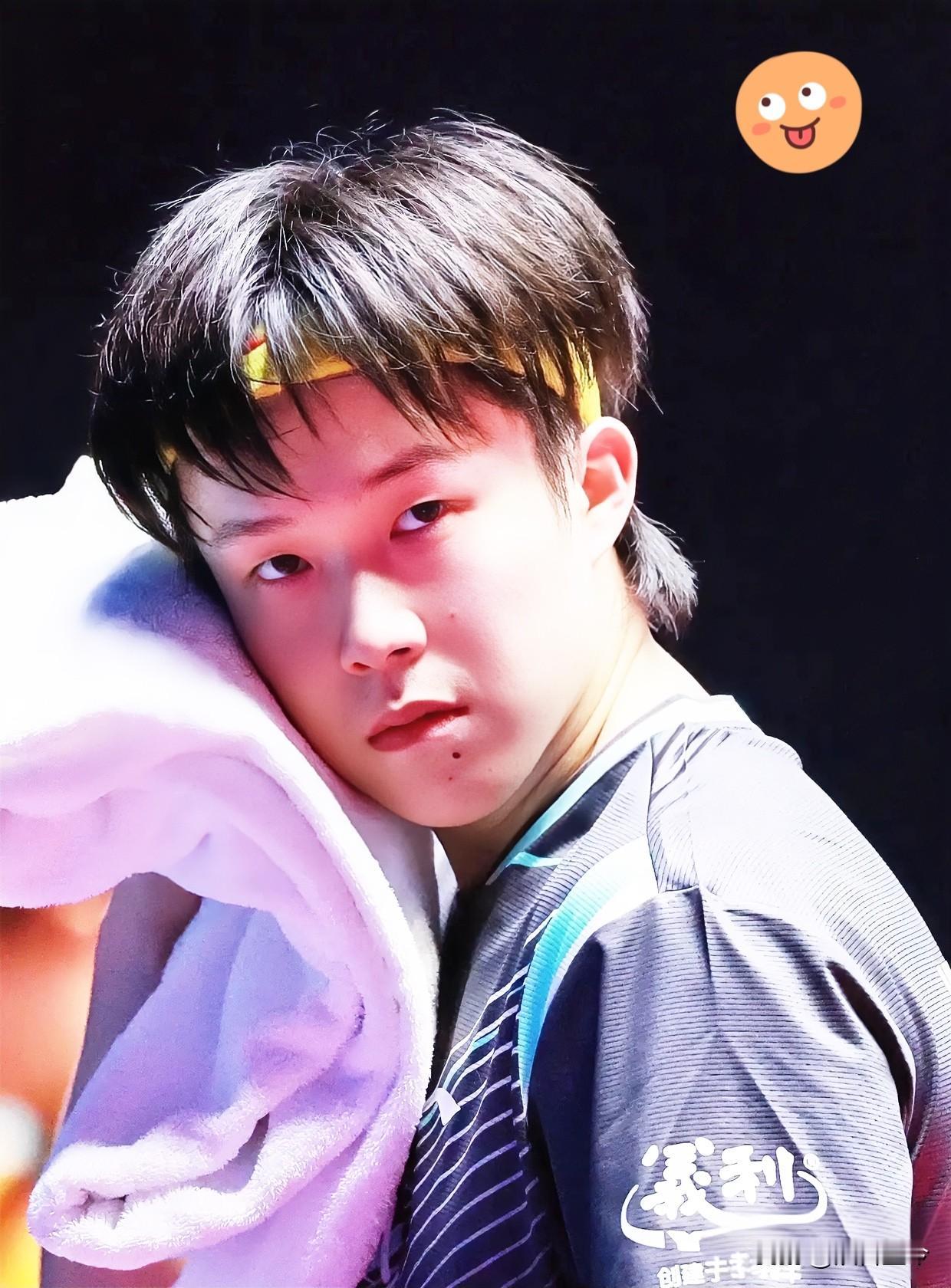 松弛感拉满！

王楚钦4-1轻取魏世皓晋级
     赛后采访直接“限问”

 