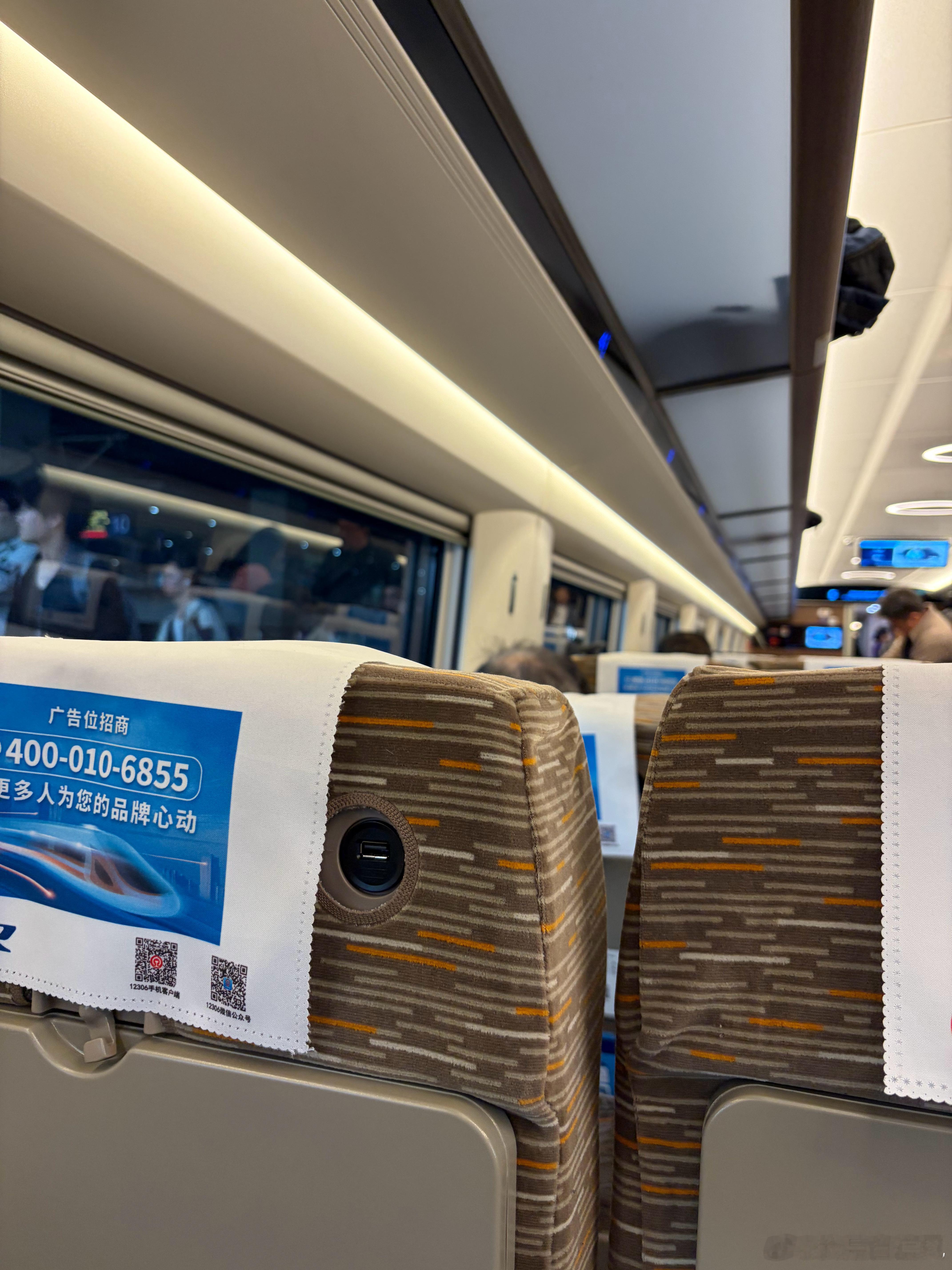 4月30日，周四，8点37分火车启动，二老一小坐上了去苏州的高铁🚄带着我娃生的