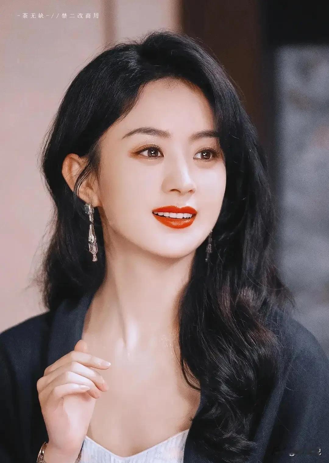 公开说着“珍惜当下”，社交账号却留着过去的密钥。
陈晓的情感地图，藏在这三个关注