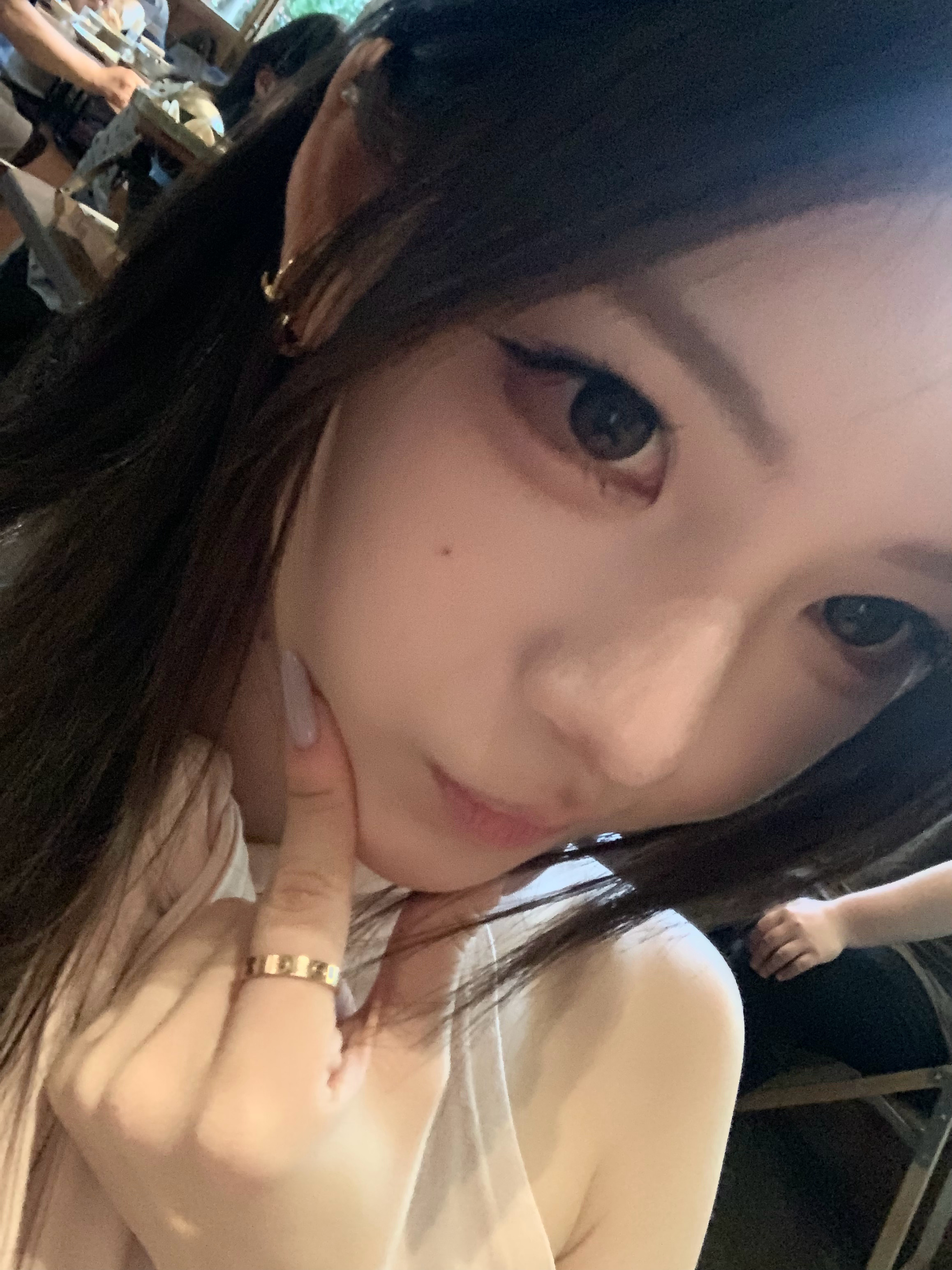 好次 本来今天不准备化妆的 因为三天没洗头 结果一不小心又画了个妆 ​​​