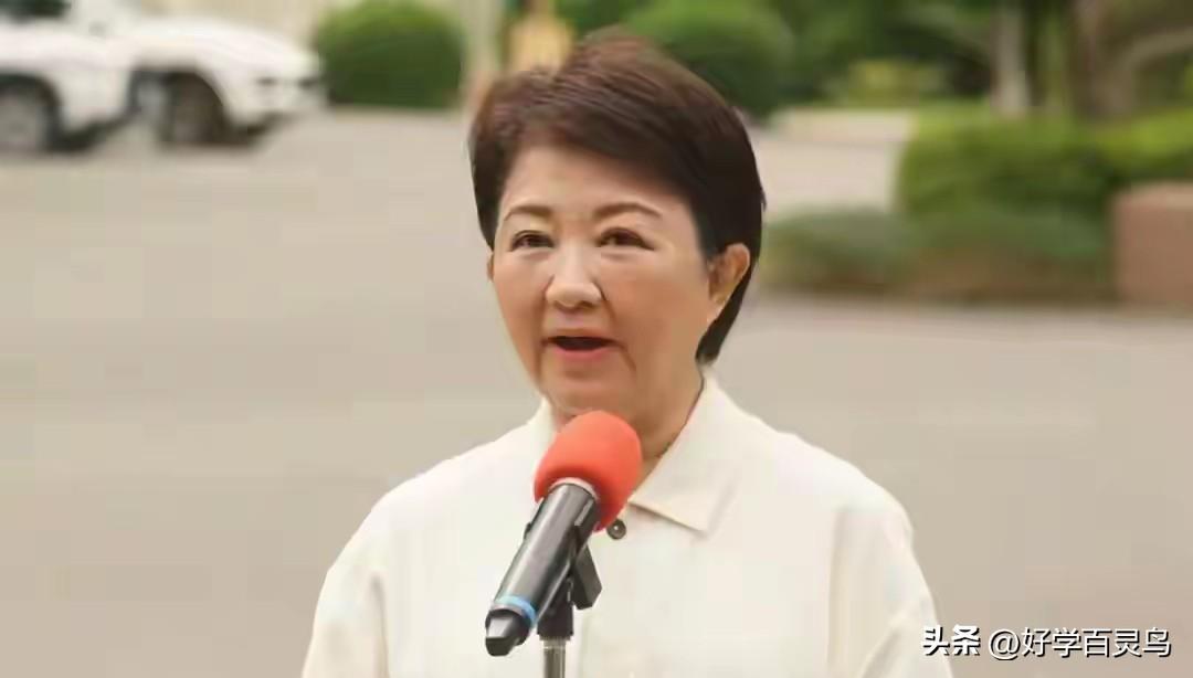 韩国瑜开始选边站，连胜文出手，郑丽文稳了！洪秀柱终究信错人

近段时间以来，蓝营