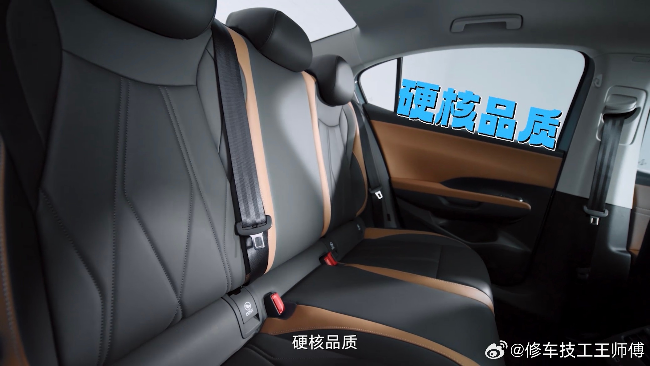 毒舌鉴定师李乃文 VS 搞笑主播李宗恒，这组合有点意思！一个专业严谨，一个激情满