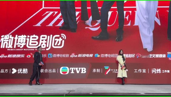 新闻女王2追剧团名场面来了 