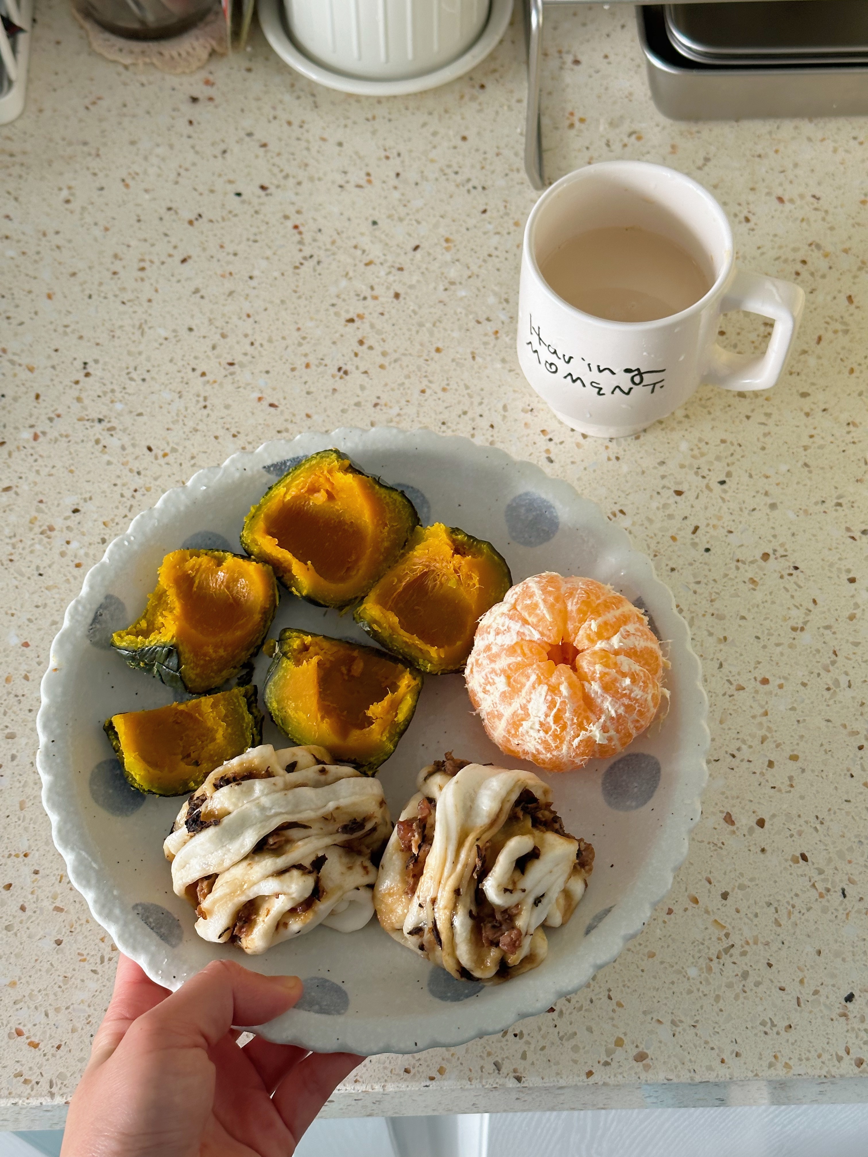 好吃的梅干菜肉花卷 当早餐加餐主食都很棒平里抽两位铁粉每人两包 三天后开[收到]