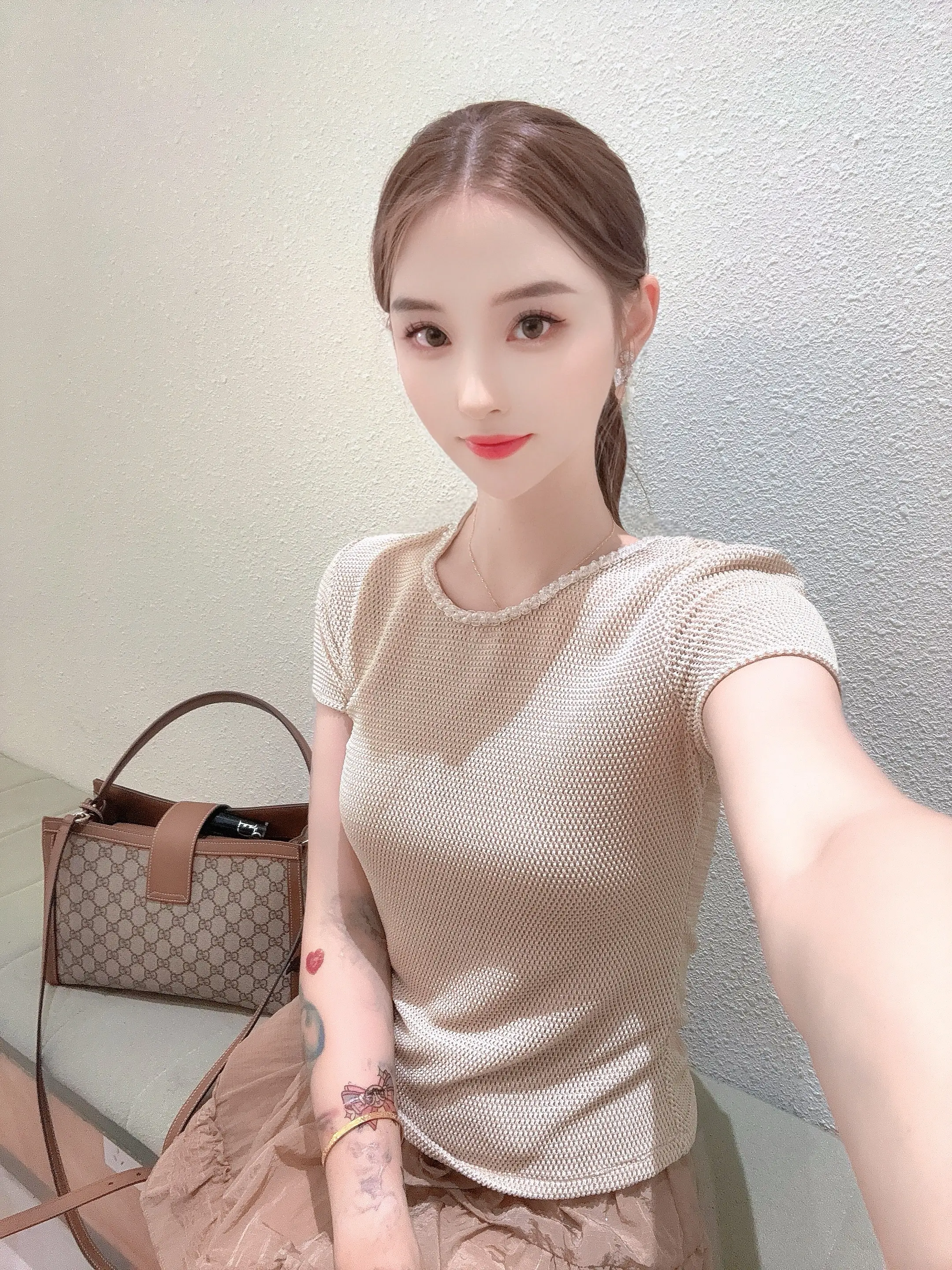 最近苦练马甲线和我的夜宵说拜拜