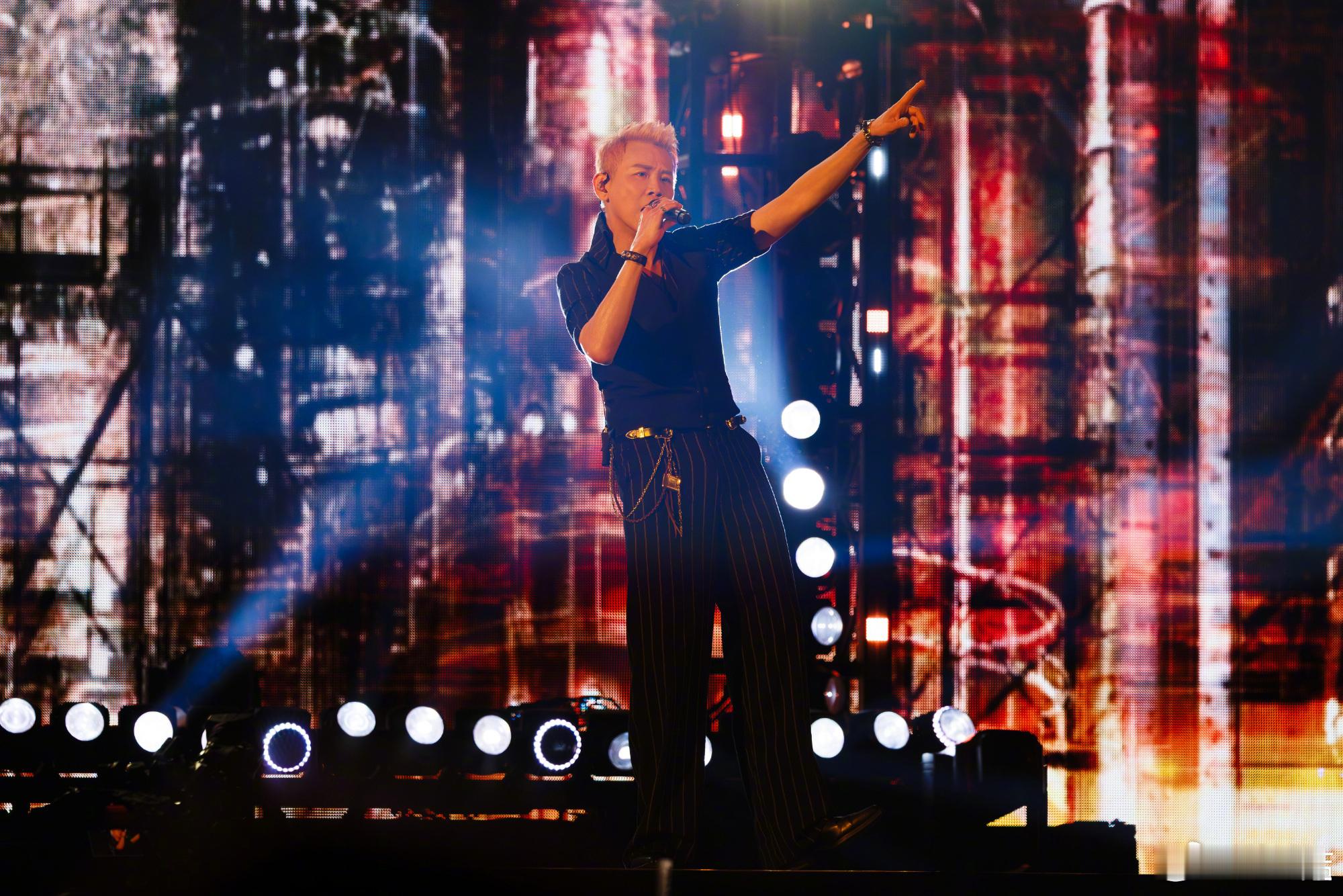 陶喆说你们三位关系好复杂陶喆演唱会名场面！撮合观众表白秒变吃瓜现场，精准看穿三人