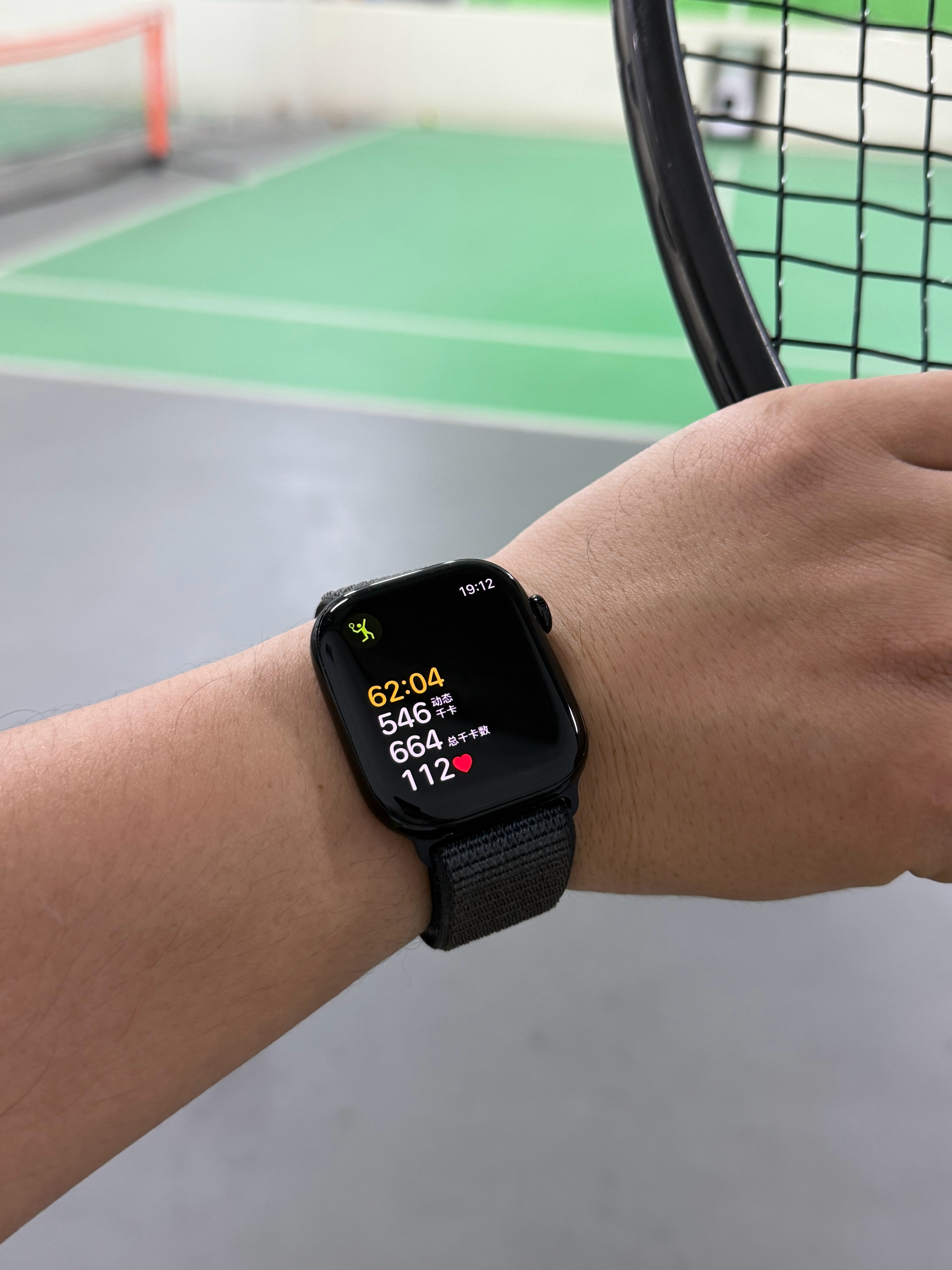 饿着肚子陪11打了一小时网球，网球馆旁边就是重庆火锅店，那个香味实在是太残暴了 