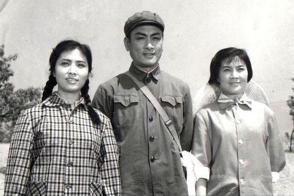七十年代影片《艳阳天》男主角是庞学勤吗？
在广大影迷，尤其是50后、60后观众的