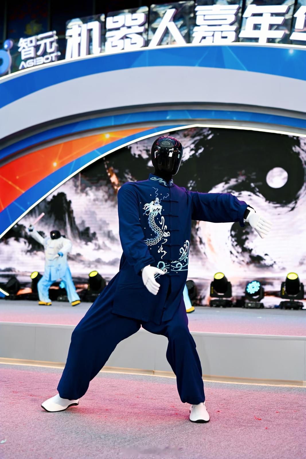 全球首个具身智能主题乐园开园 智元联合长隆打造的全球首个大规模具身智能主题乐园，