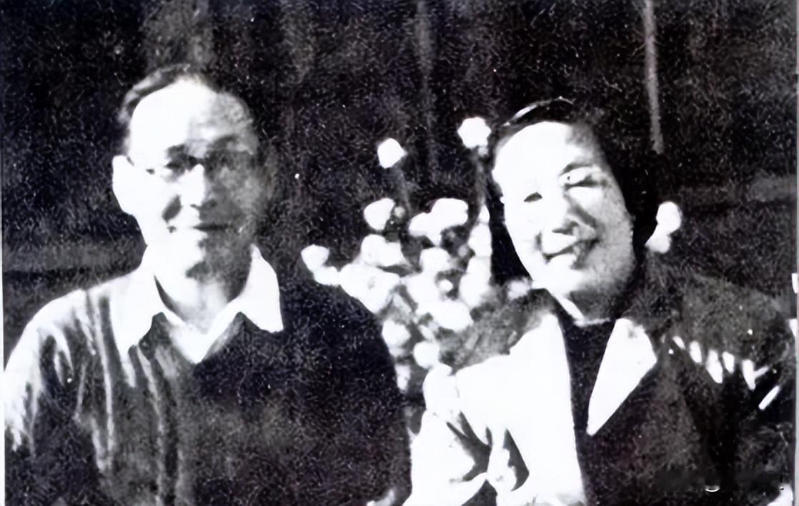 1955年上海副市长潘汉年入狱，香港有数万家产的妻子董慧被囚7年，出狱后她放弃一