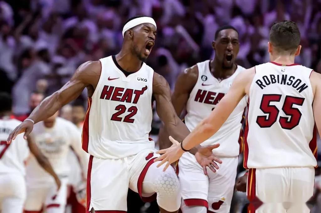 凯尔特人输球输人，罗威成罪魁祸首
随着凯尔特人G1惜败热火，G2的系列赛对于凯尔