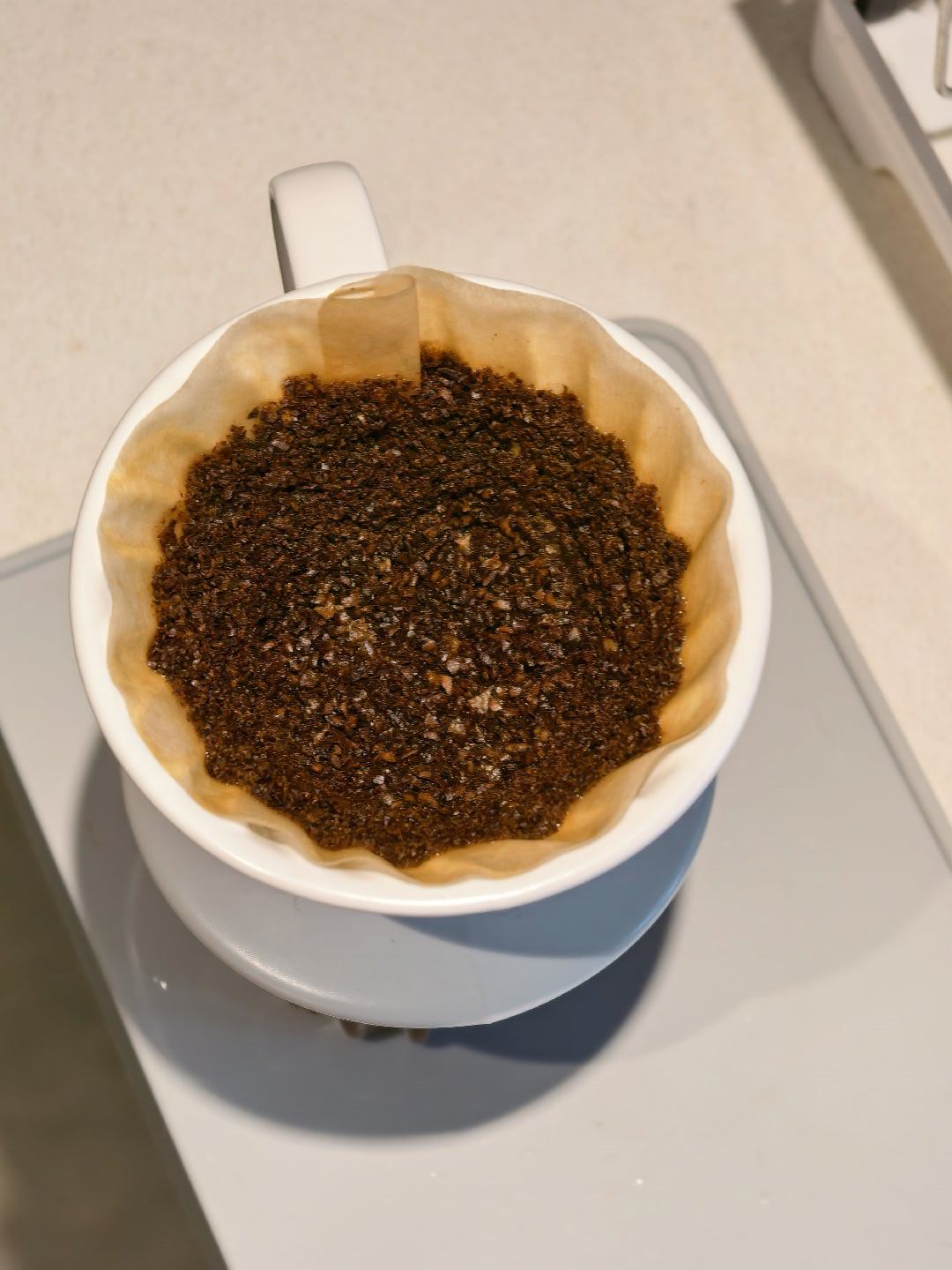 我说我咖啡粉坑一直不均匀。开咖啡馆的朋友说，你每天冲一杯就行。三年了，今天终于冲
