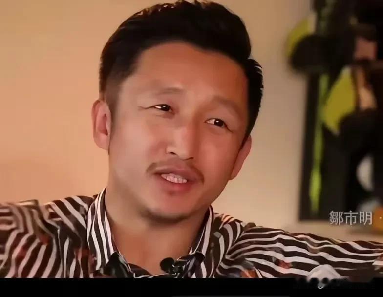 邹市明最近接受采访，袒露了自己的心声。他说：只是想在一个小地方开一家拳馆，每天很