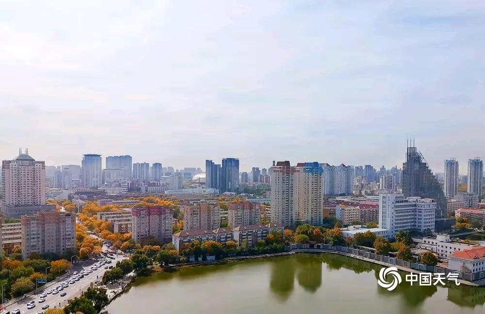 师傅说：
人生有三条道，
上坡道、下坡道，以及“没想到”。
上坡道：
很累的时候