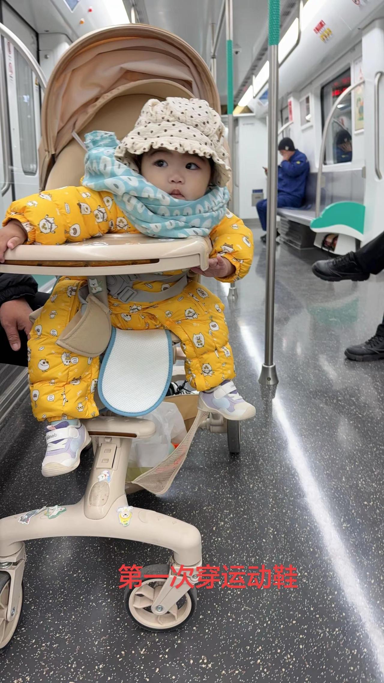 【第一次穿运动鞋】臭美一下啦带娃出行