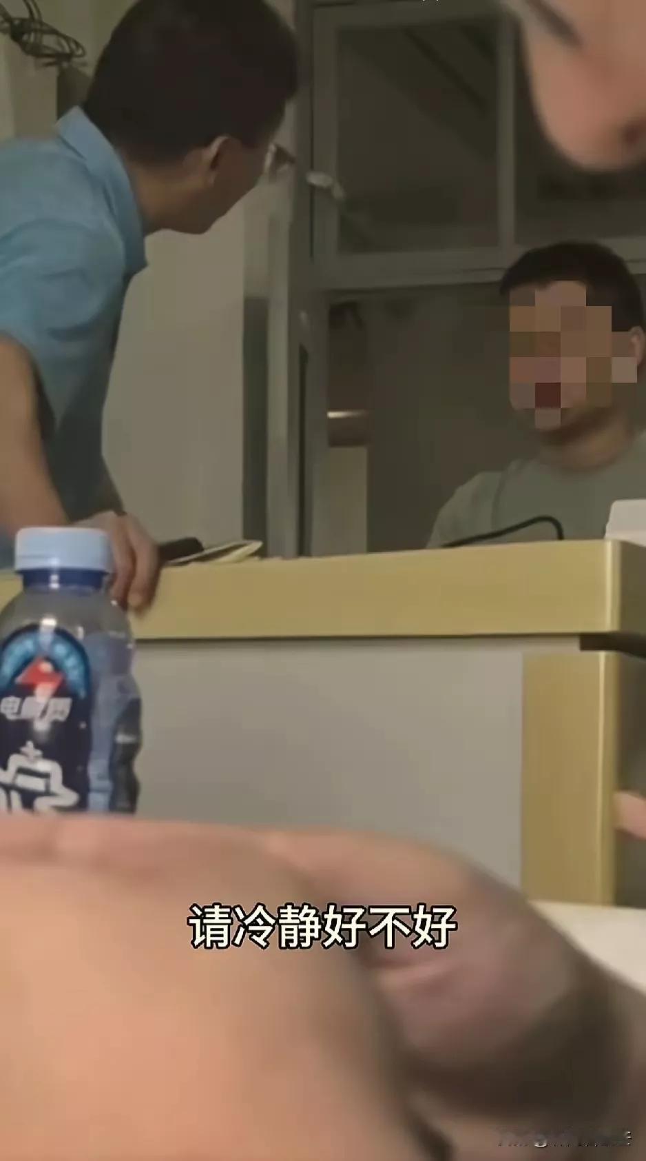 上海二工大课上这大吼“杀杀杀”的孩子挺可怜，以他非正常的心理状态仍然不得不做超过