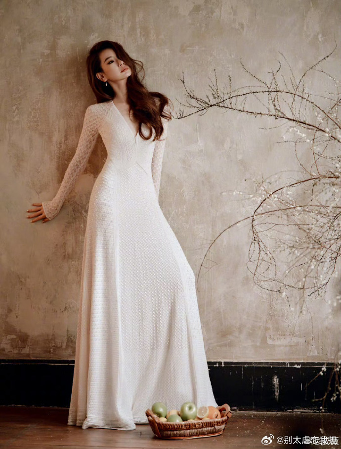 戚薇晒自制美甲妻子的浪漫旅行每次看到戚薇晒的美甲，都觉得自己也可以动手做一个，简