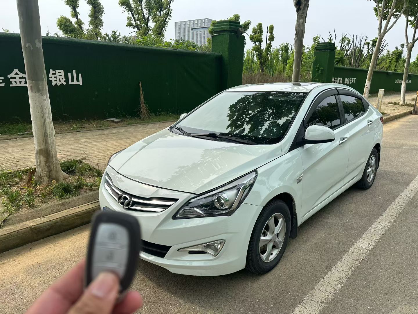 拿下16年上牌现代瑞纳个人一手车 1.4L 自动GLX版本 仅行驶7万多公里 自