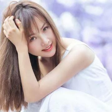 阳光下的温柔瞬间，浅笑嫣然暖阳治愈瞬间 明媚阳光感 初见阳光午后 伞下浅笑 明媚