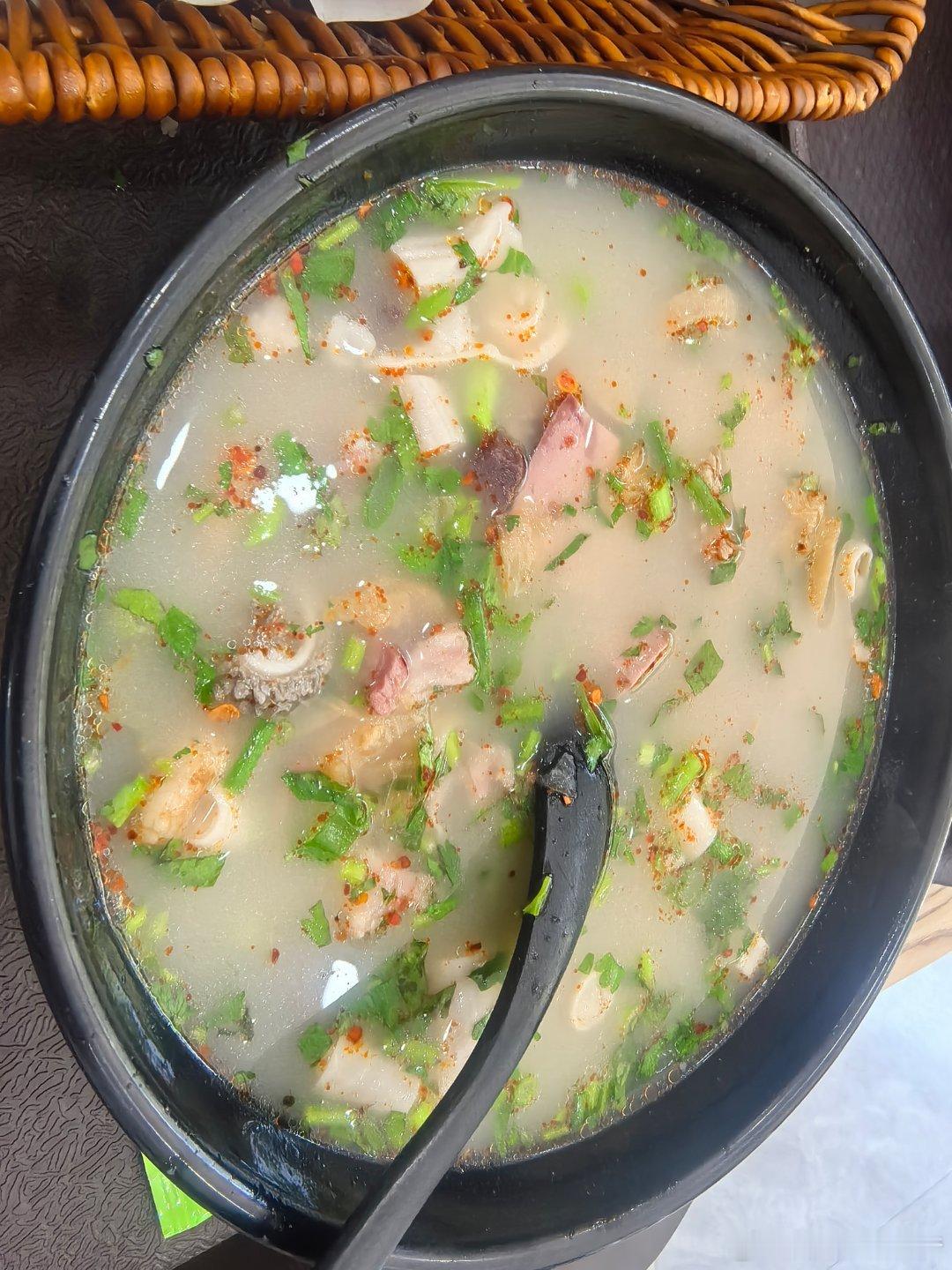 不可辜负的美食宿醉以后还是一碗羊杂汤最满足 