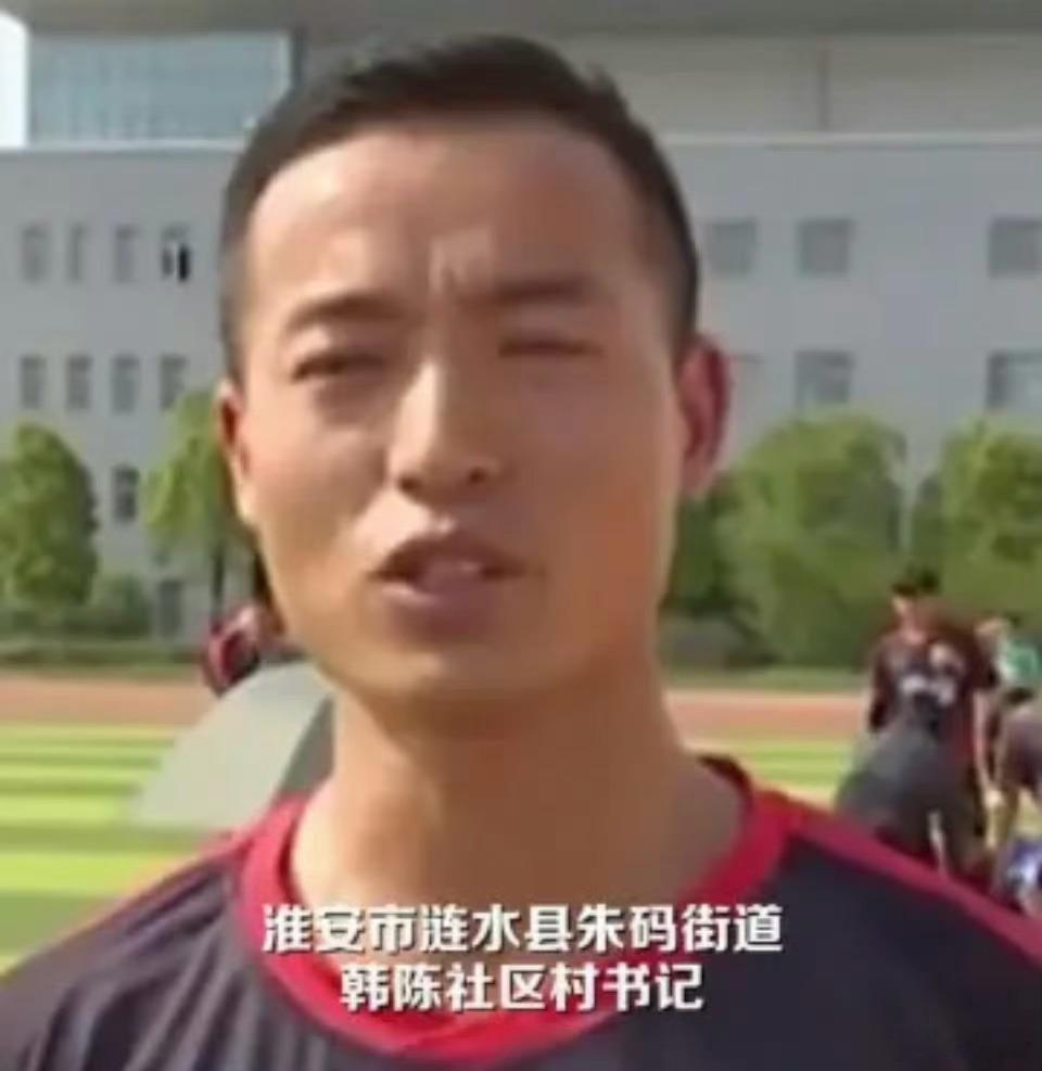 村支书打入苏超第100球苏超现在真的很火爆，毕竟参与的球员真心热爱足球，加上每场