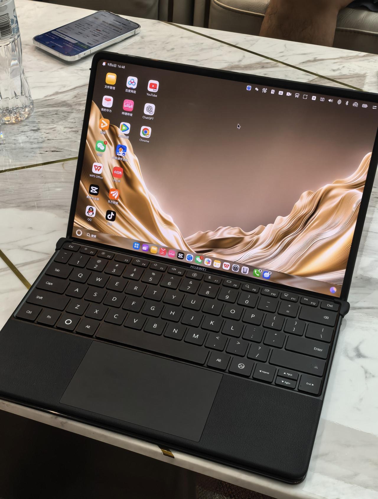 最近我把我的主电脑从Macbook换到了华为折叠电脑

这大屏幕真挺好用，平常1