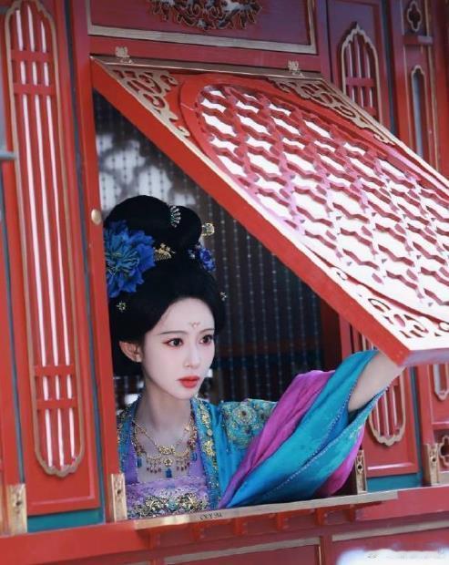 孟子义尚公主垂耳兔造型 孟子义在《尚公主》中的“垂耳兔造型”令人眼前一亮，姐姐的