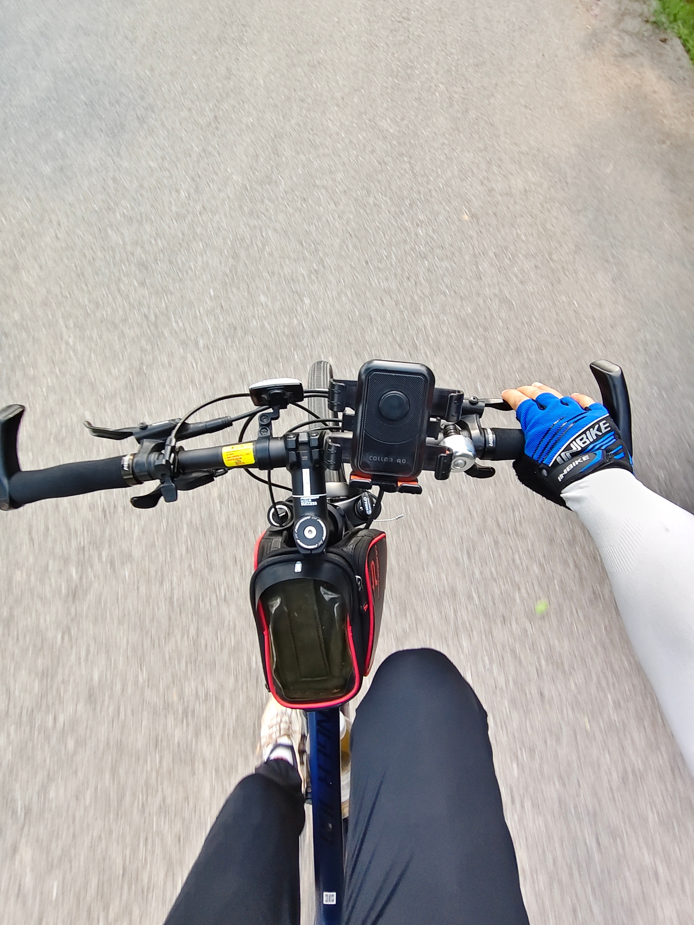 一大早“乾县豆腐脑＋菜夹馍”充电完毕。骑行🚴♀️走起！全程大概70+公里。目前