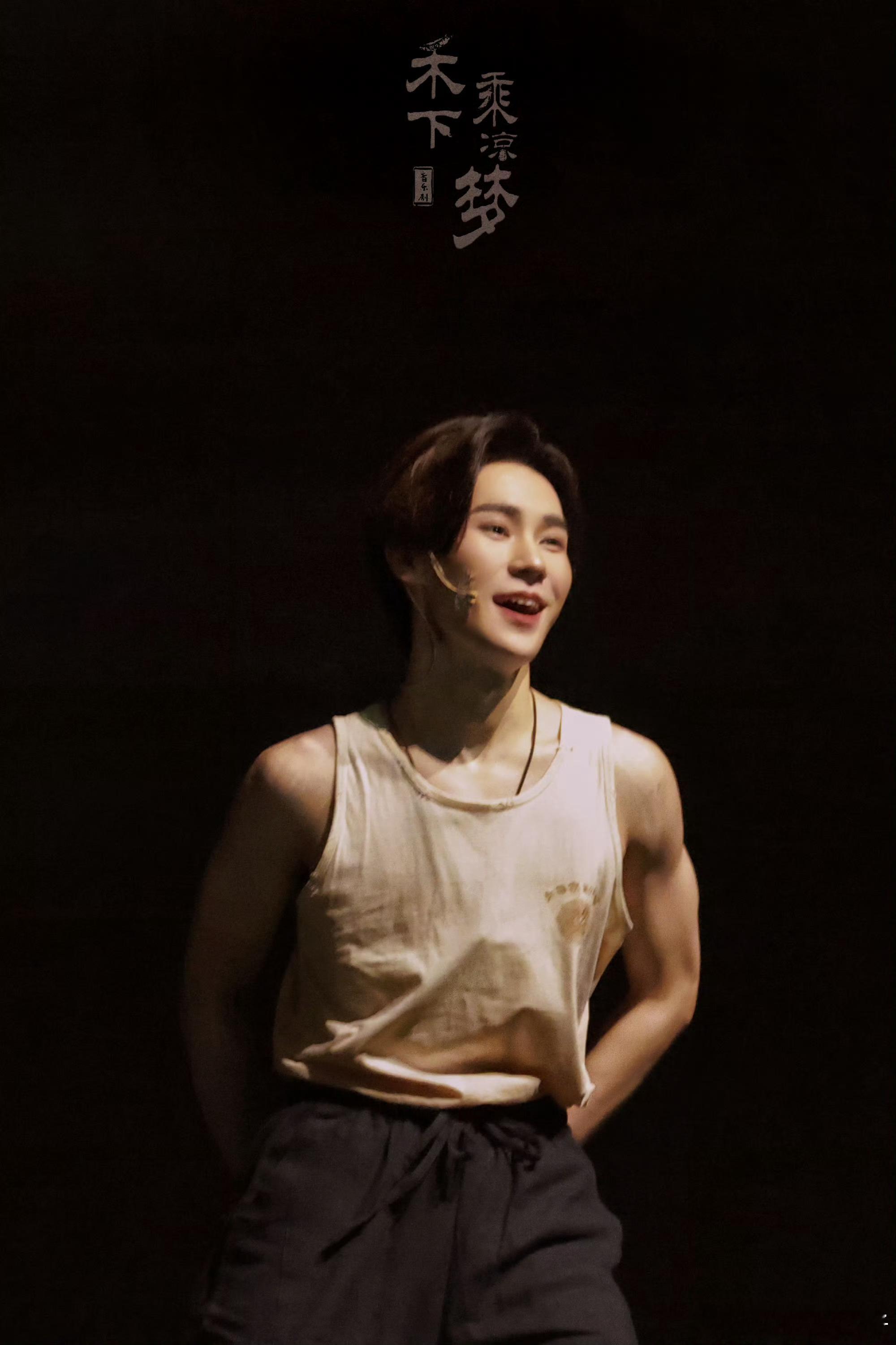 张真源失去了所有的力气与手段 ，能不能赶紧去演文艺青年啊[色][色][色]这肌肉