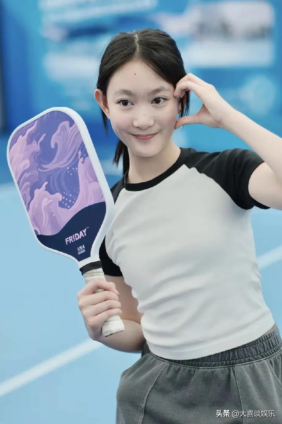 体操冠军李小鹏闺女，13岁就参加了花样滑冰大赛，这运动基因太强大了。

好久没有