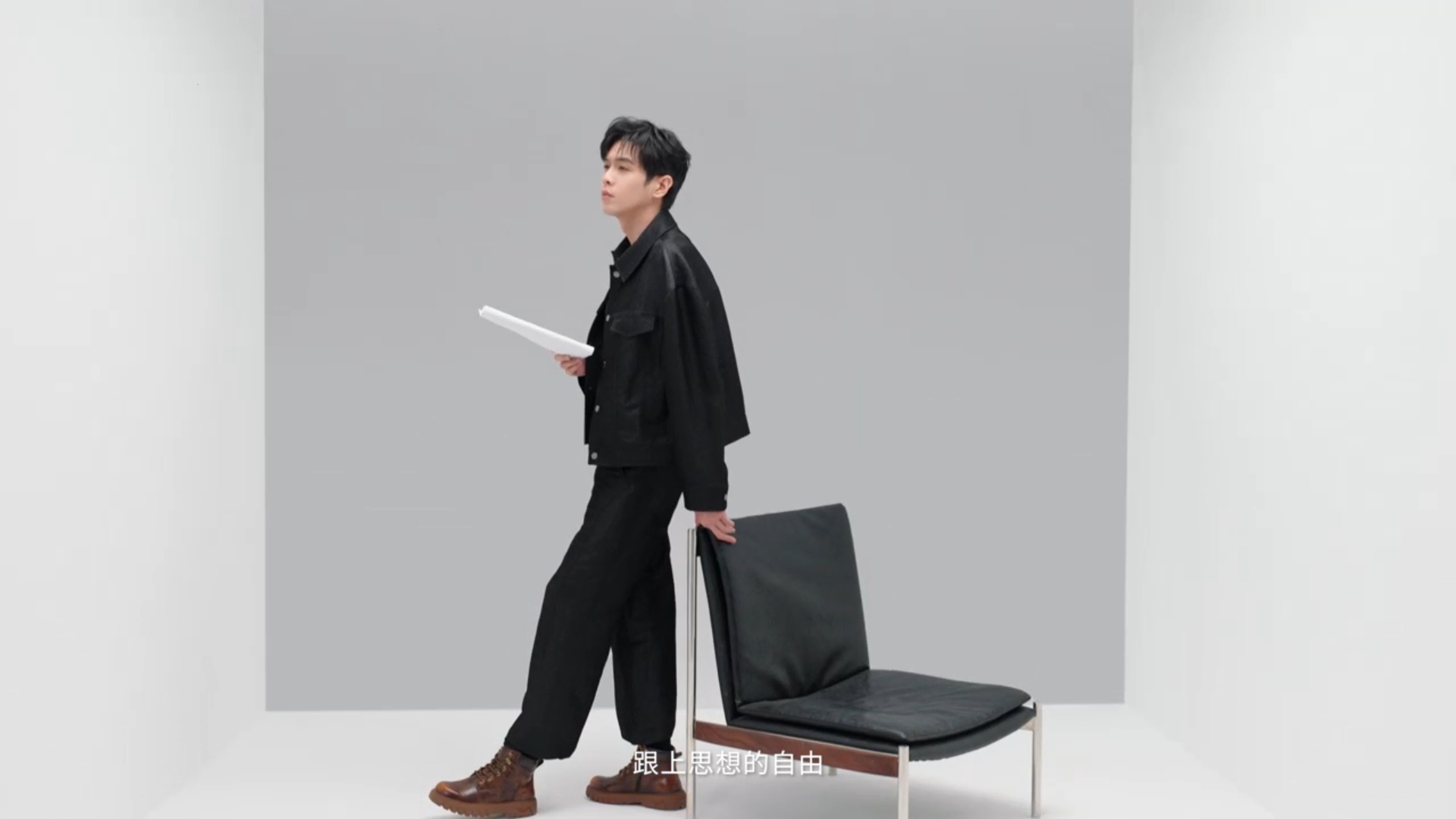 张若昀的每一步都好稳 张若昀的角色塑造从来都是“稳扎稳打”！从冷静的秦明，到鲜活