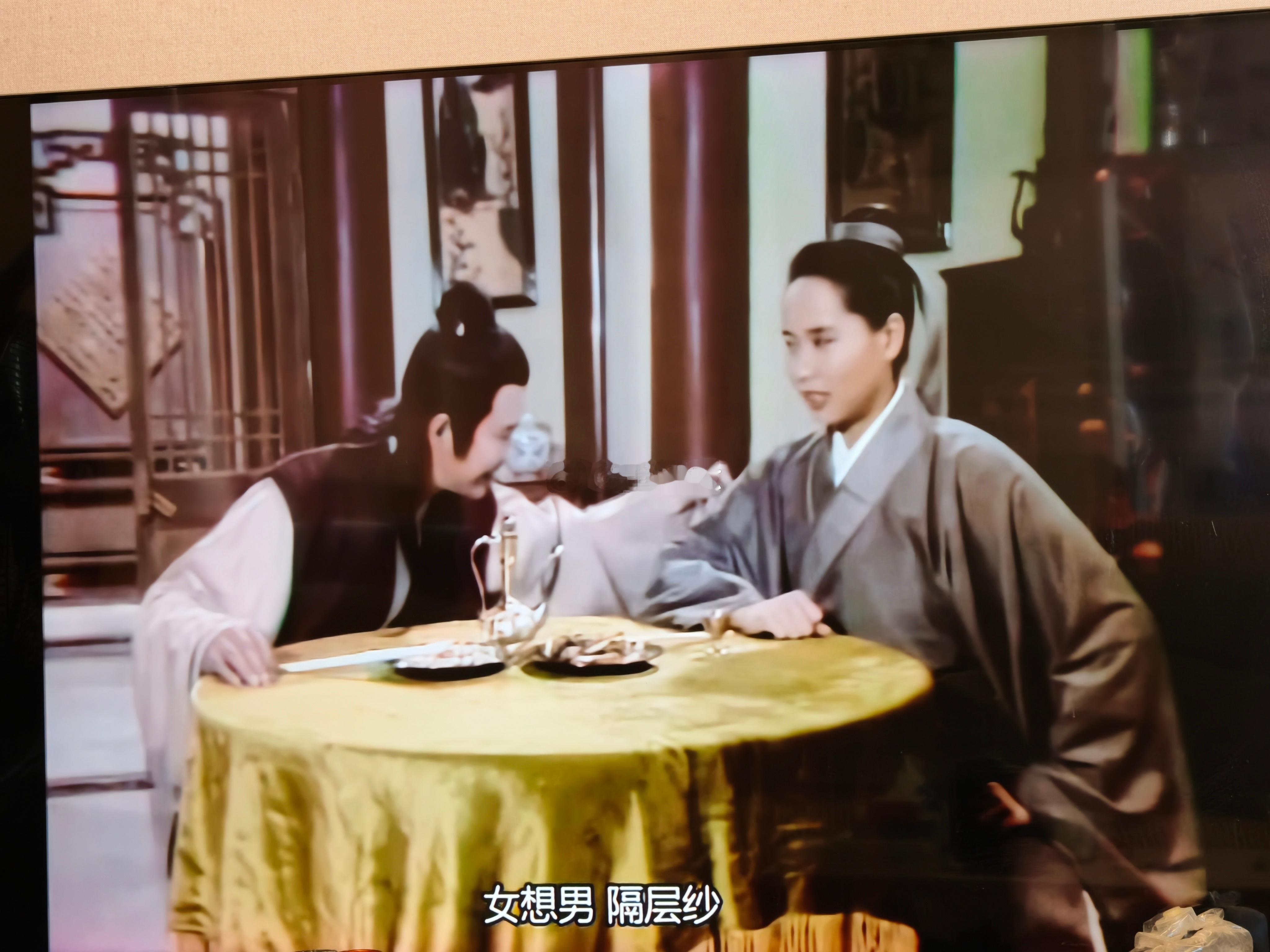 许仙对家人说的肯定是女方对他有好感，想追他！不然他姐姐姐夫不会那么说的。哎呀呀[